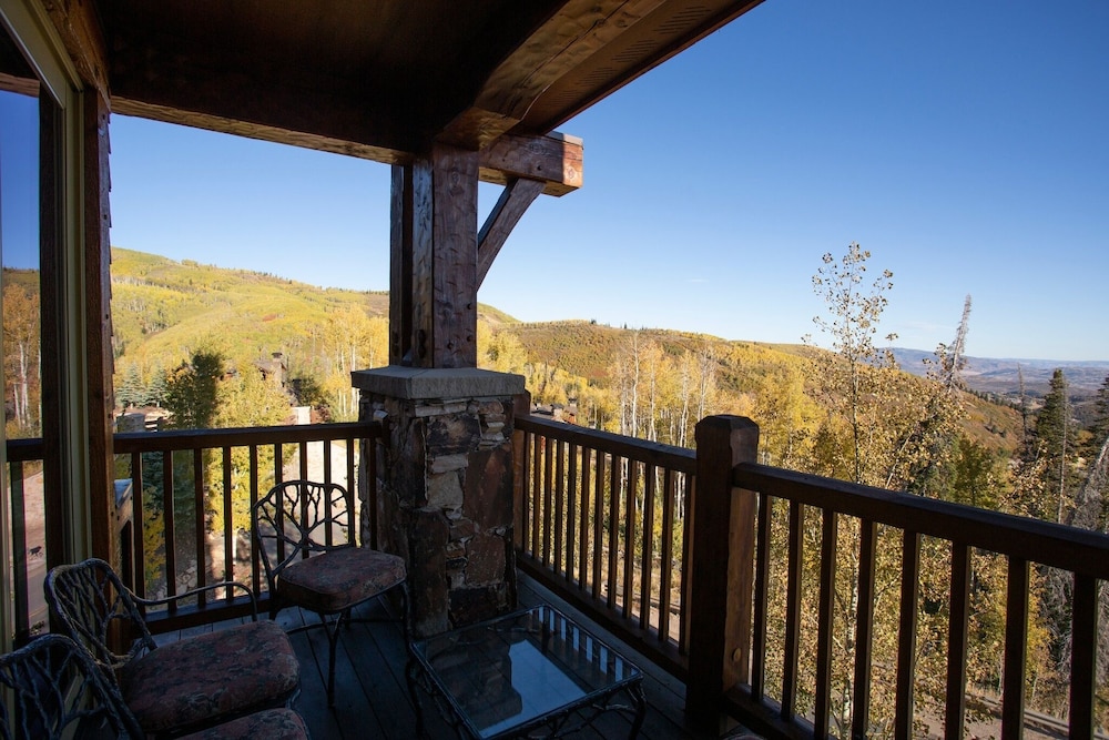 Grand Lodge - Three Bedroom #301 - Ski-in/ski-out 3 Condo