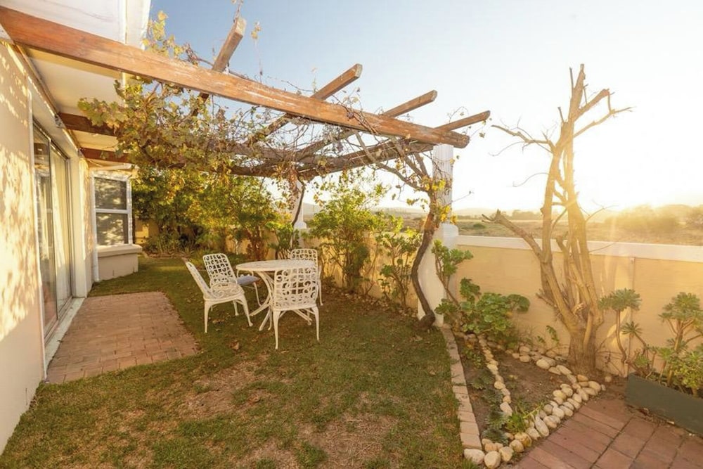 3 Bedroom Part House in the Scenic Durbanville Wine Lands Area, Holiday Facility