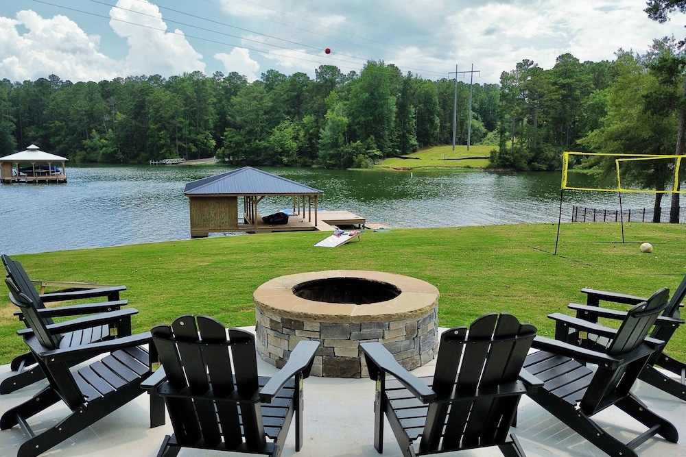 Dock + Views: Spacious Lake Sinclair Retreat