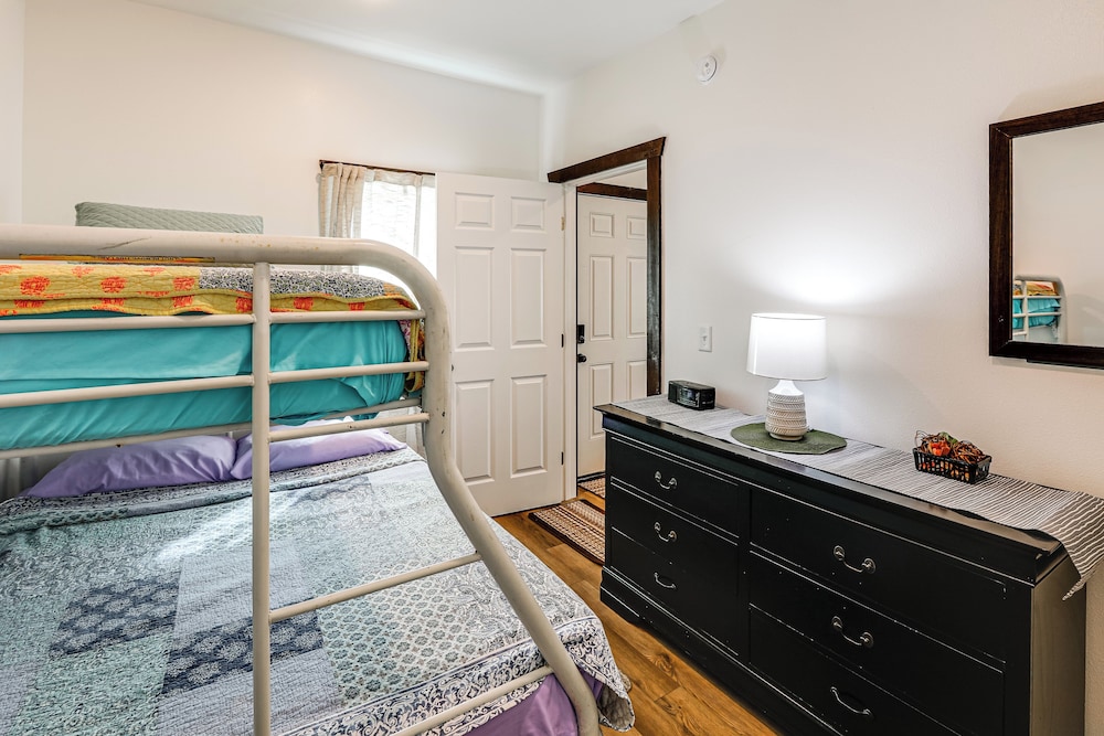< 2 Mi to Dtwn: Pet-friendly Getaway in Fairbanks
