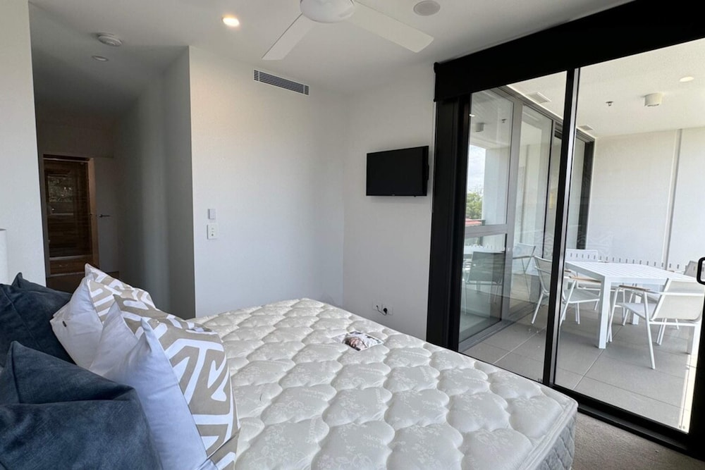 Beautiful 2BR Near the Beach With Pool & Parking!