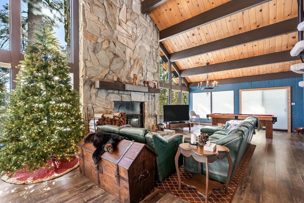 Awesome House Above The Lake/pets Welcome 2 Bedroom Home by Bear Valley Vacation Rentals