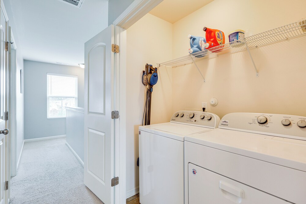 1 Mi to Ocean: Modern Carolina Beach Townhome