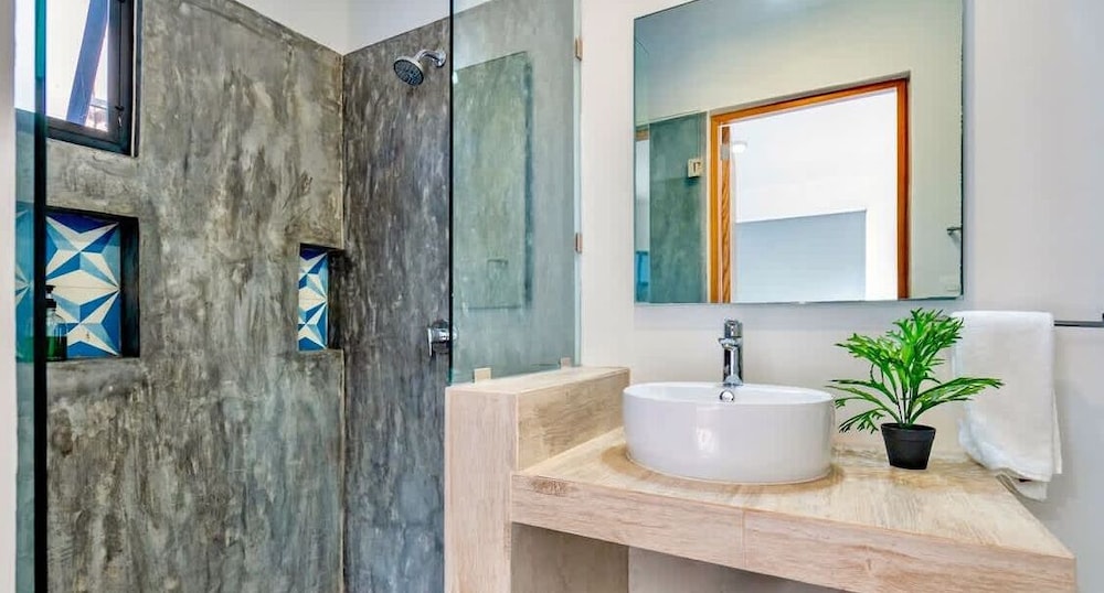 4 Br Private Rooftop Pool Spacious Exclusive