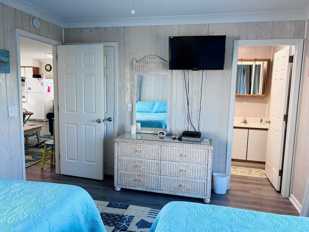 Sea It All 2 Bedroom Home by RedAwning