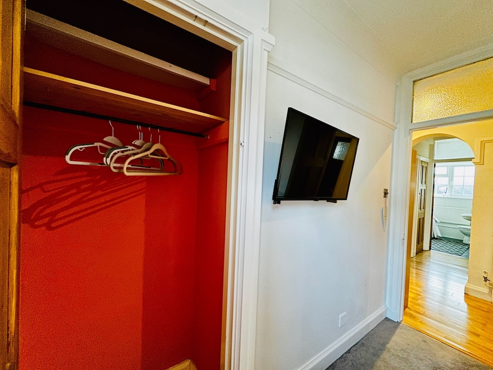 Gerrardscross - Stay4 - Parking - Petsok - Wembley