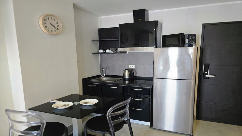 Bright & Breezy -1BR T1 211