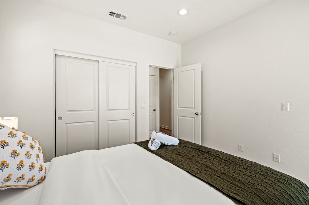 Comfort Style Home Near the Airport