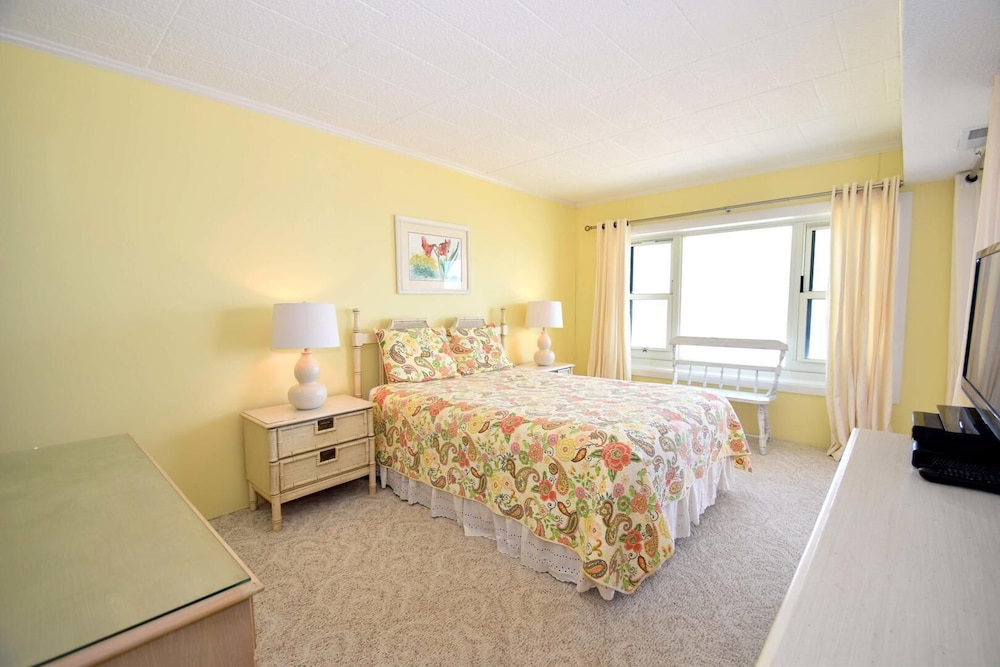 Ocean Hideaway 607 by RedAwning