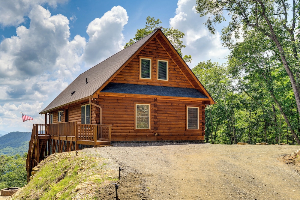 Hot Tub, Game Room & Views: Mars Hill Mtn Retreat!
