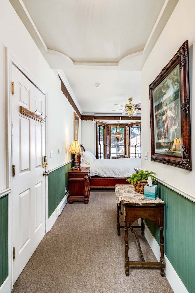 The Dutch Flat Hotel