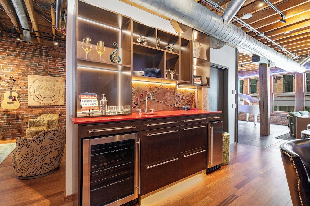 Jamloft - Printers Alley - Walk to Broadway