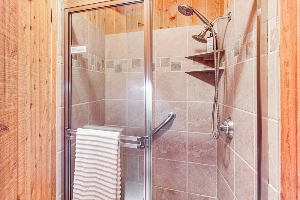1 Mi to Shops on El Paseo: Condo w/ Pool Access!