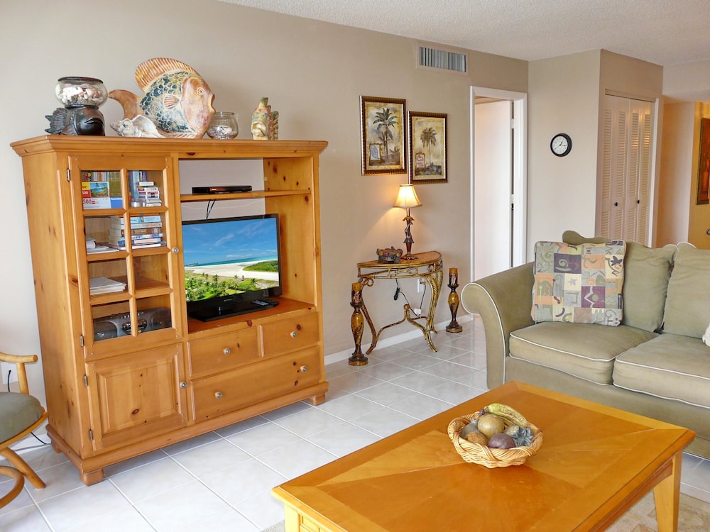 Relaxing Condo With Pool, bay View and Steps to Beach view 4
