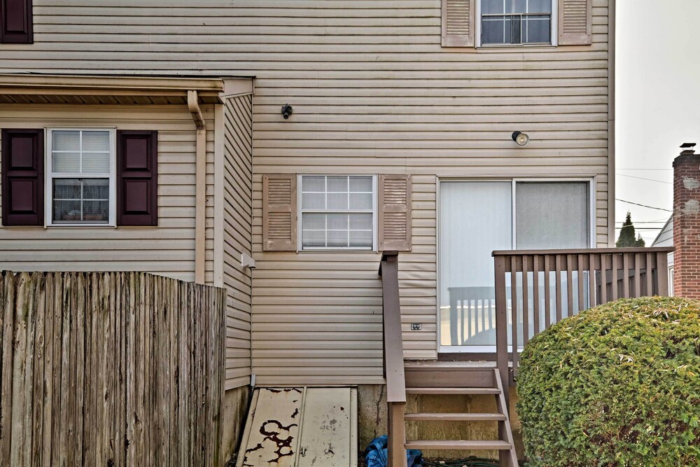 2 Mi to Dtwn Allentown Shops & Eats! Cozy Home view 2