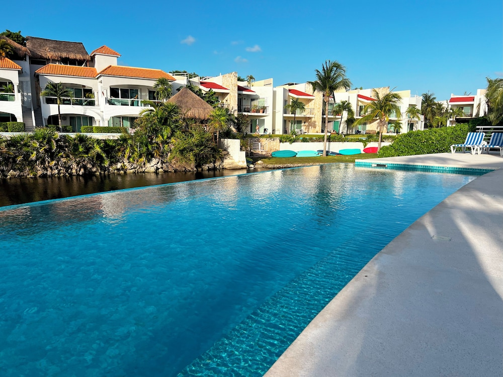 Lagoon Front Infinity Pool Paddleboard And Fun Puerto Aventuras