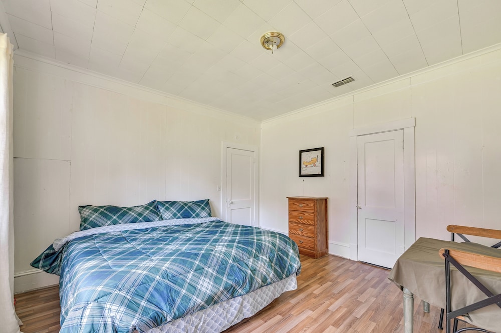 Home w/ Yard - Close to Hospitals, Dtwn Shreveport