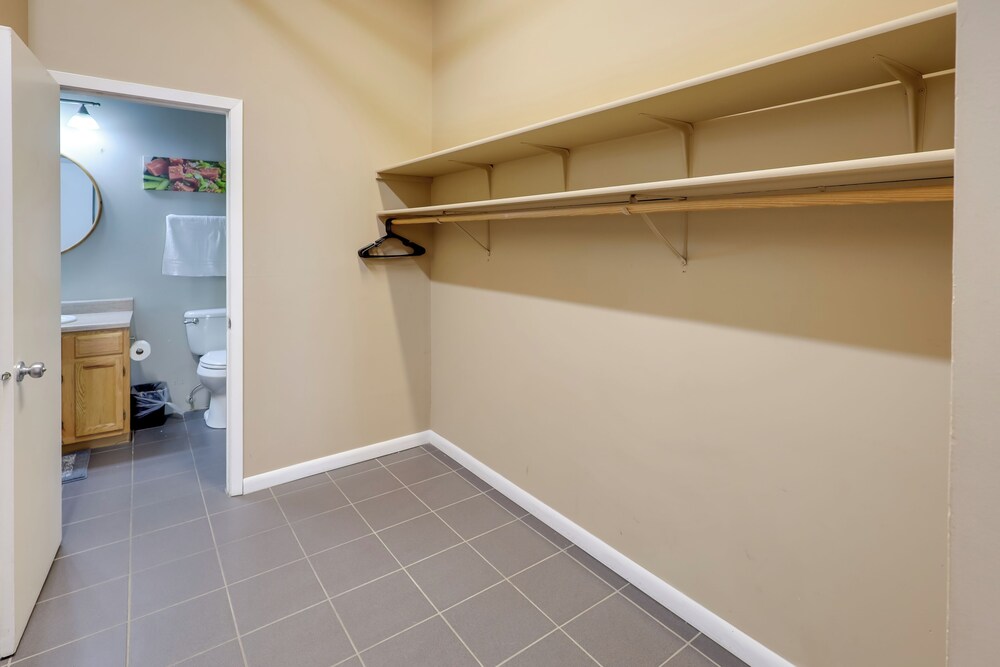 Prime Old Market Location: Walkable Omaha Condo!