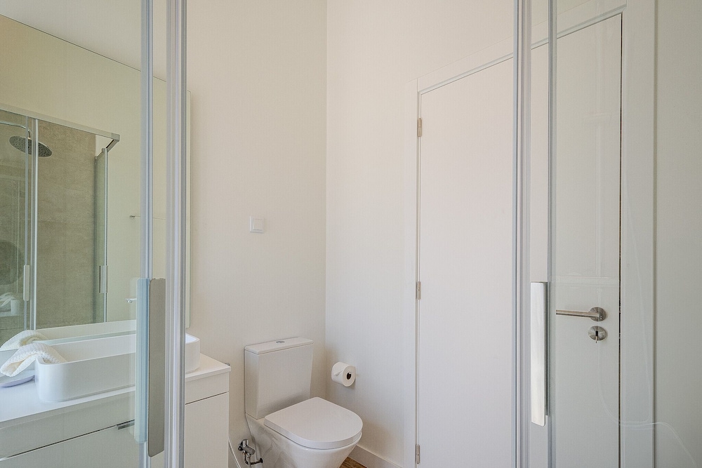 Downtown 1 Bedroom Apartment E