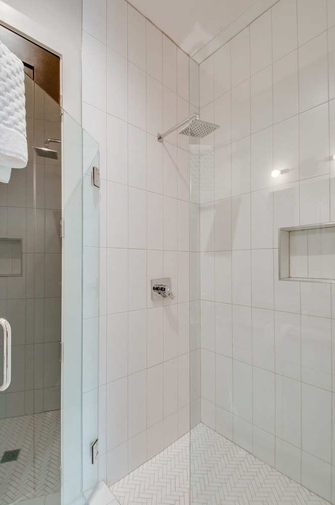 East Nash Lux - 13 Beds City Views