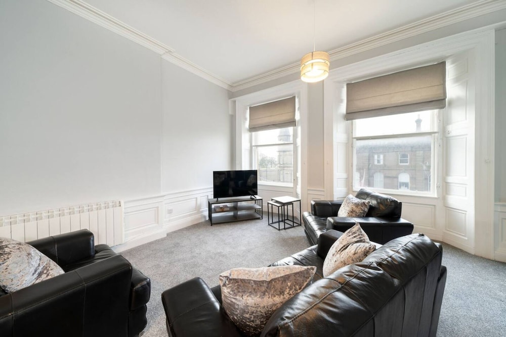 Lochside Apartment C