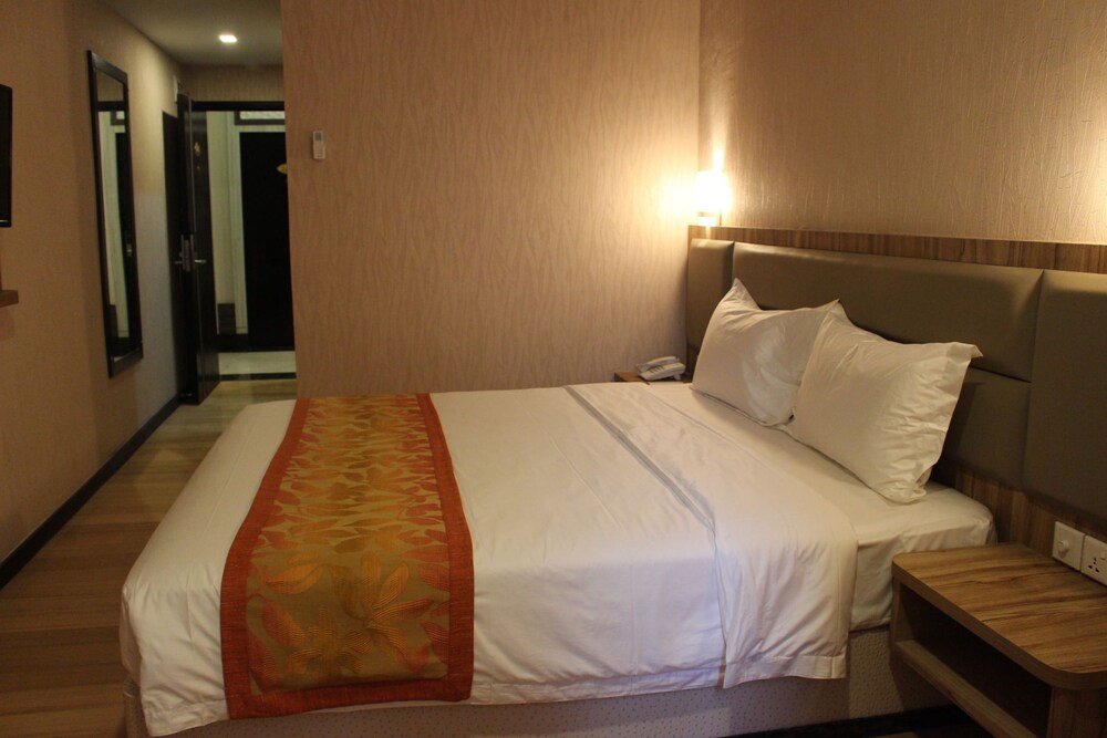 The Golden Bay Hotel Batam 10
