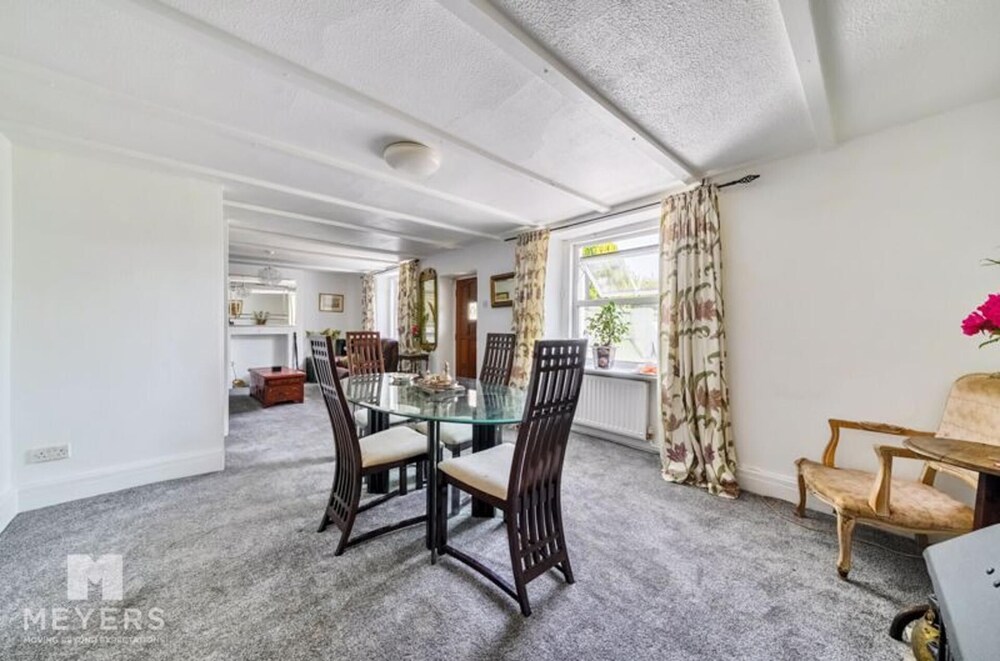 4 Bed-2 Bath-bar-pool Table-library- Xmas Venue