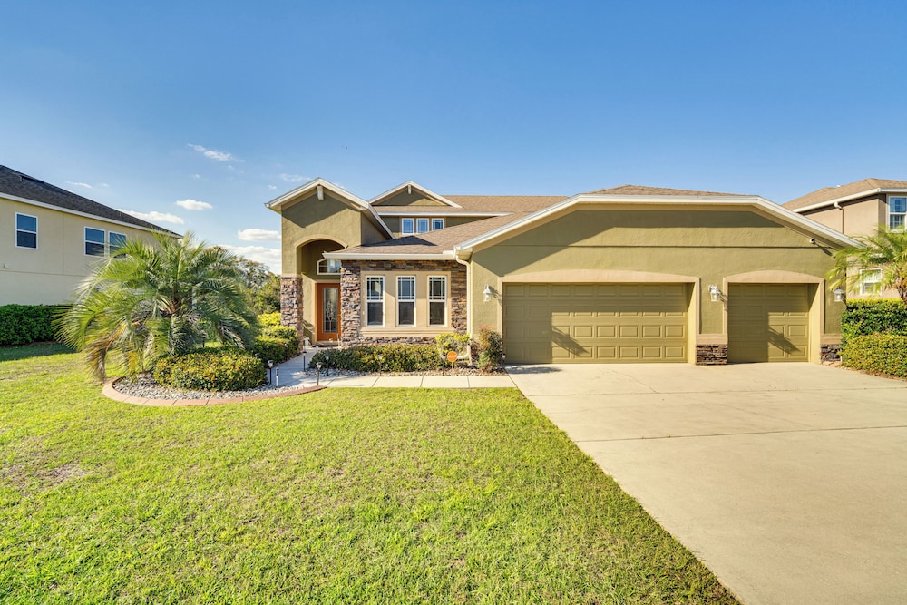5 Mi to Dtwn Clermont: Family Home w/ Water Views!