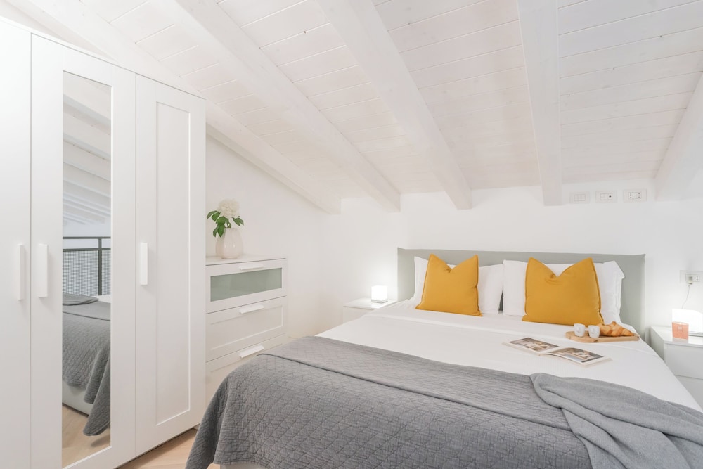 Borsieri Como Apartments with Parking by Rent all Como