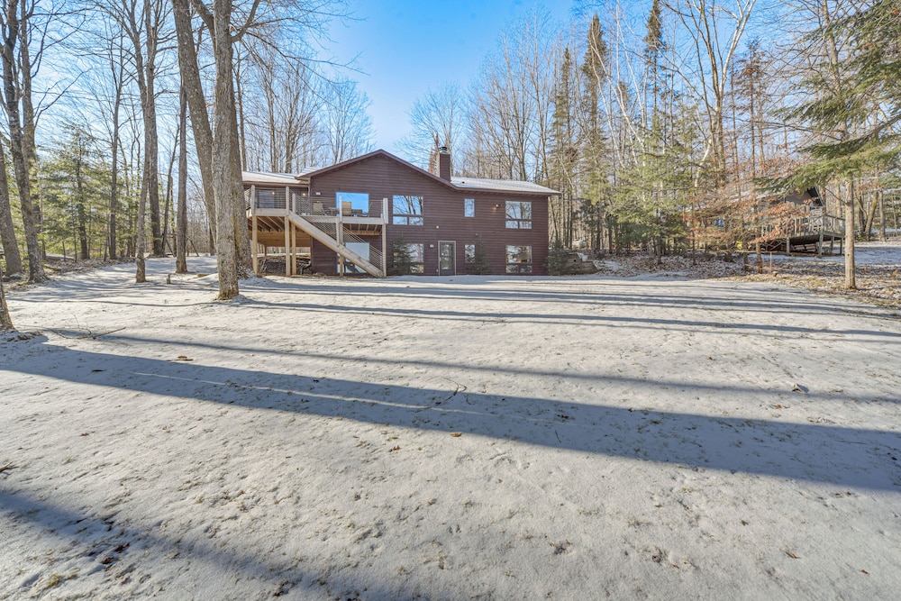 Boat Dock, Full Gym: Waterfront Nelson Lake Gem!