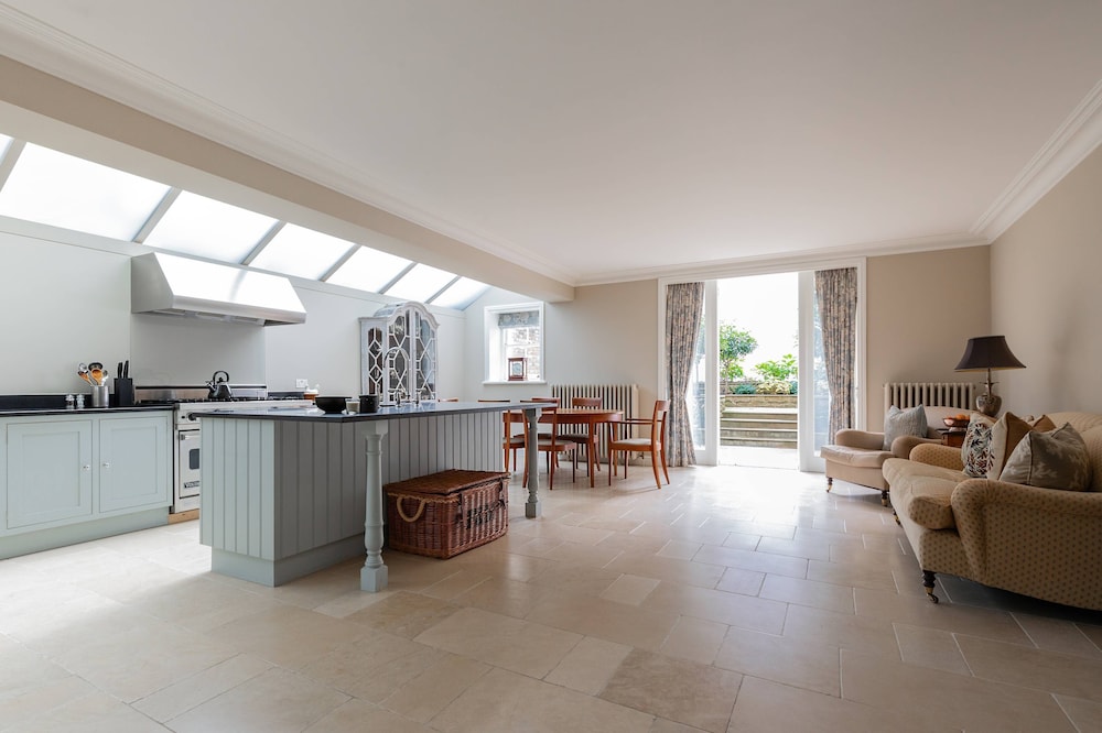 Earl's Court Square XI by Onefinestay