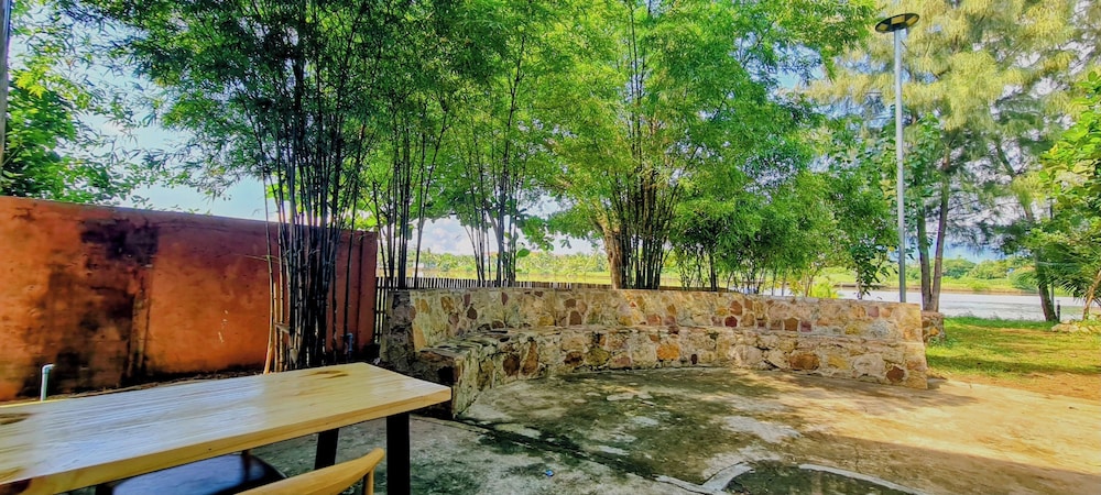 Sun&Roots Lodge Restaurant and Bar