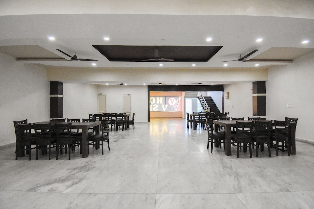 OYO 48899 Hotel V Seven - Property Image 10