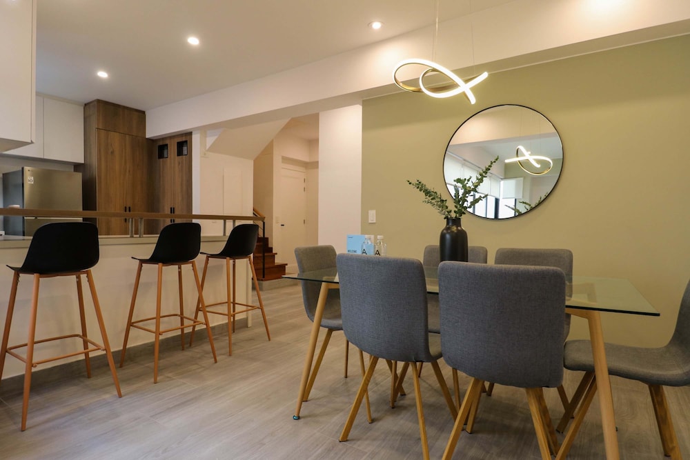 w Majestic Duplex w Perfect Deco in Miraflores