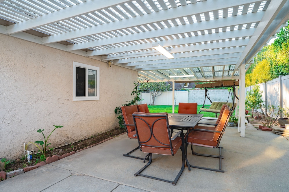 Cozy Pasadena Home Steps From Rose Bowl w Parking