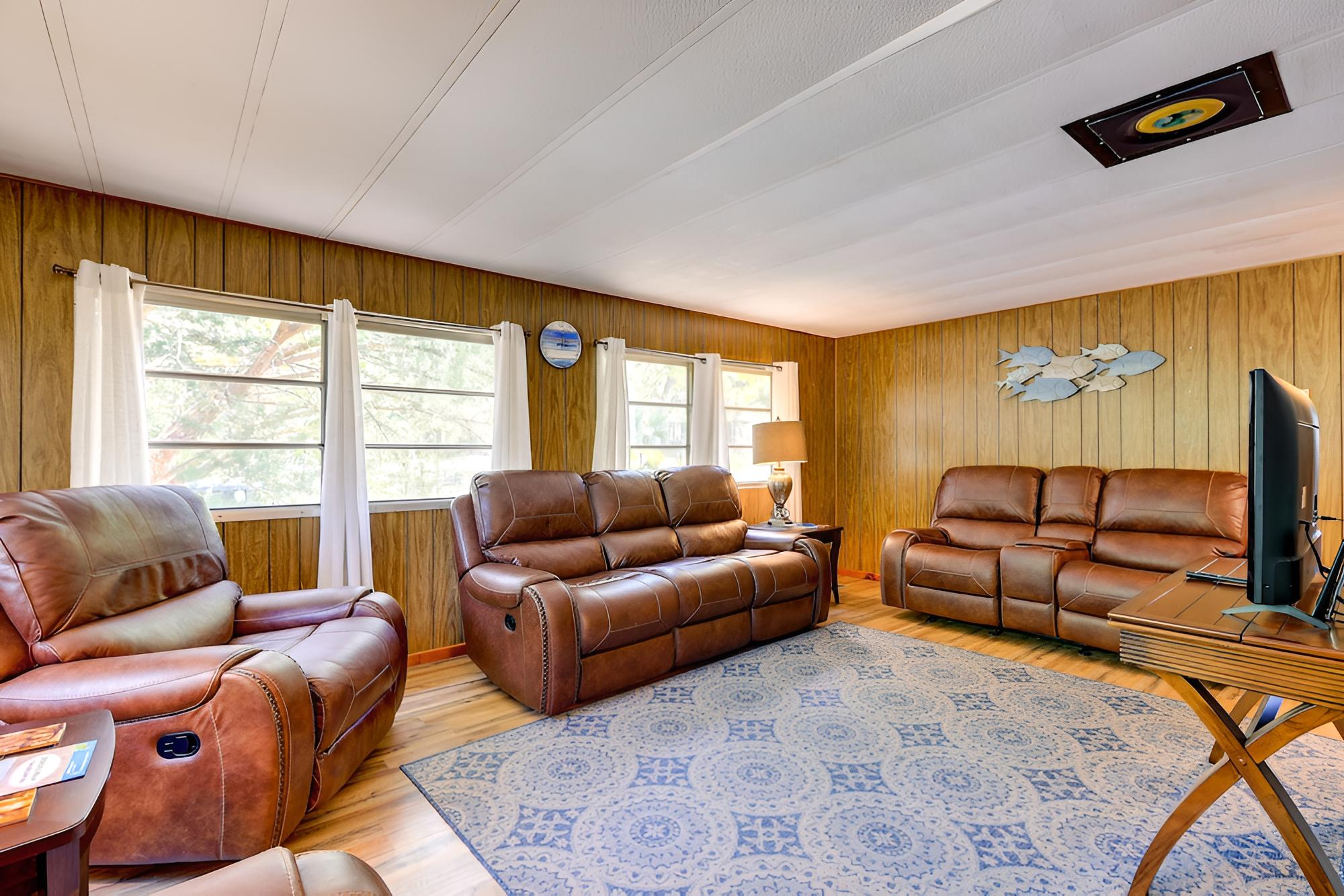 Steinhatchee Home w/ Grill & Screened-in Porch view 5