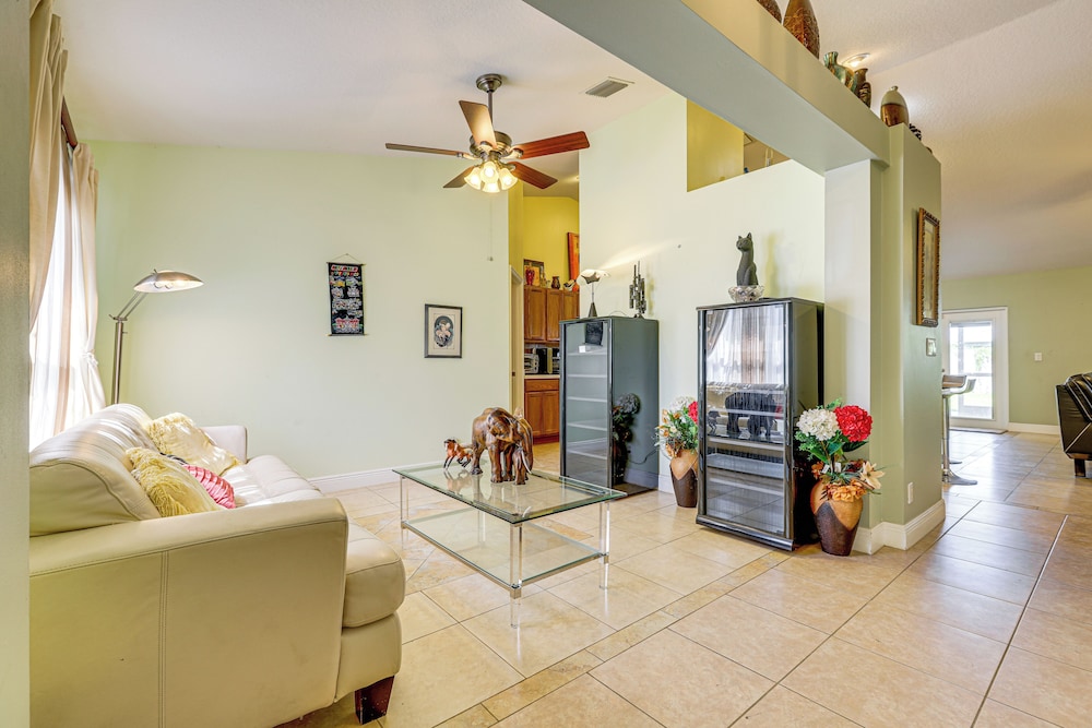 Screened Patio & Hot Tub: Port St Lucie Home!