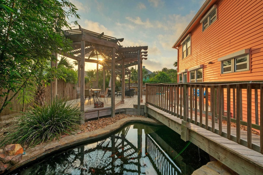 The Koi Marlin Port A Home w/ Pool, Pond, Grill & Near Beach + Marinas