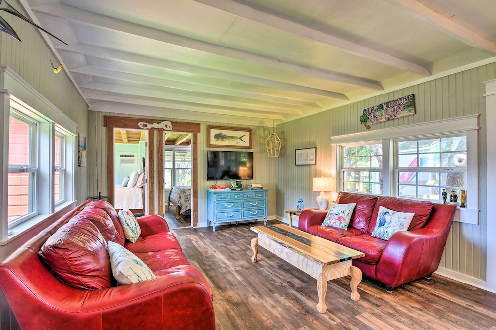 Bay City Vacations - Renovated Sargent Cabin w/ Furnished Deck  Dock! - Property Image 1