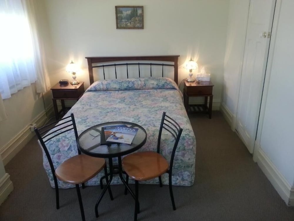 Sonbern Lodge Motel