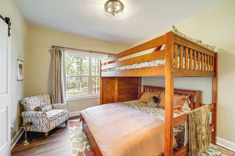 Gated Community w/ Perks: North Carolina Hideaway