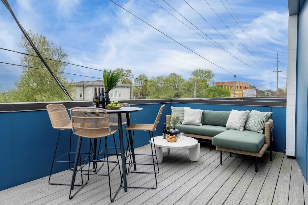 Sleeps 24 Rooftop, Game Room & Outdoor Spaces Just 10 Min to Broadway Outrider by Avantstay
