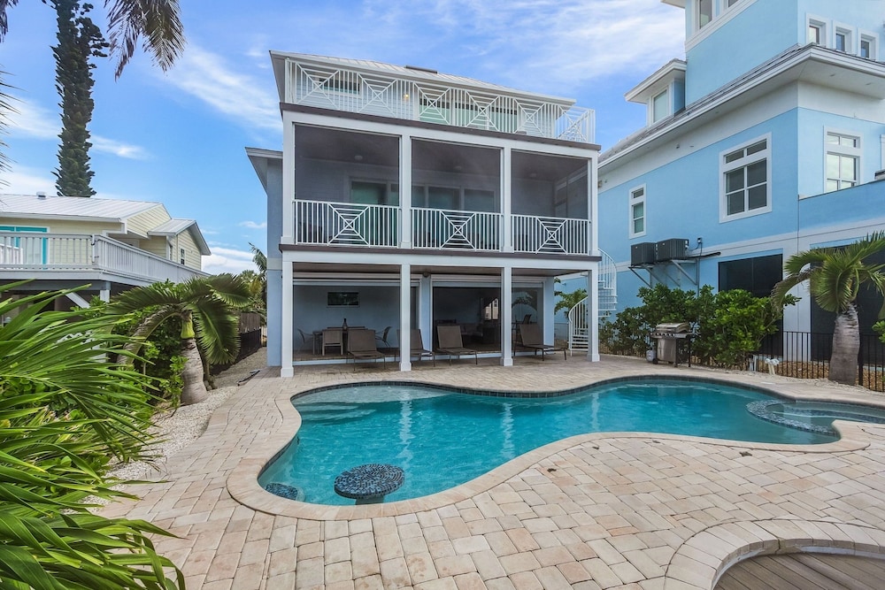 571 Seabatical: Canal Front With Pool! 5 Bedroom Home