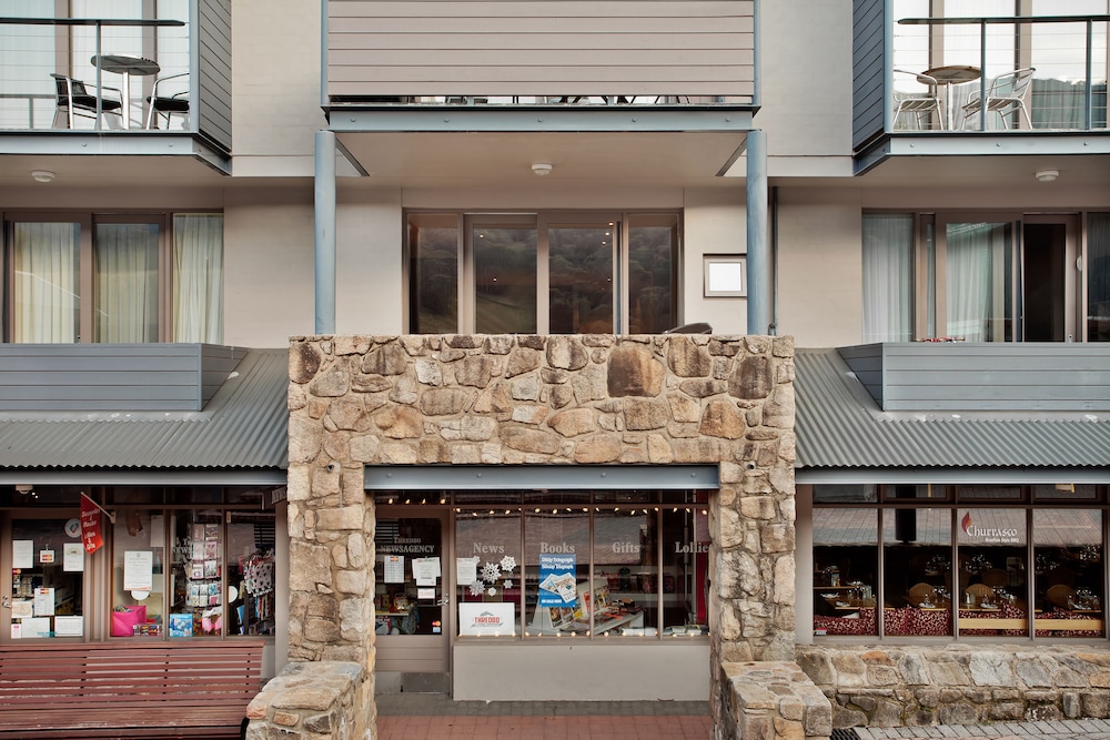 Nanook Thredbo Squatters Run