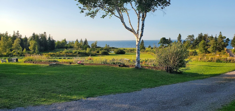 Amherst Shore Country Inn