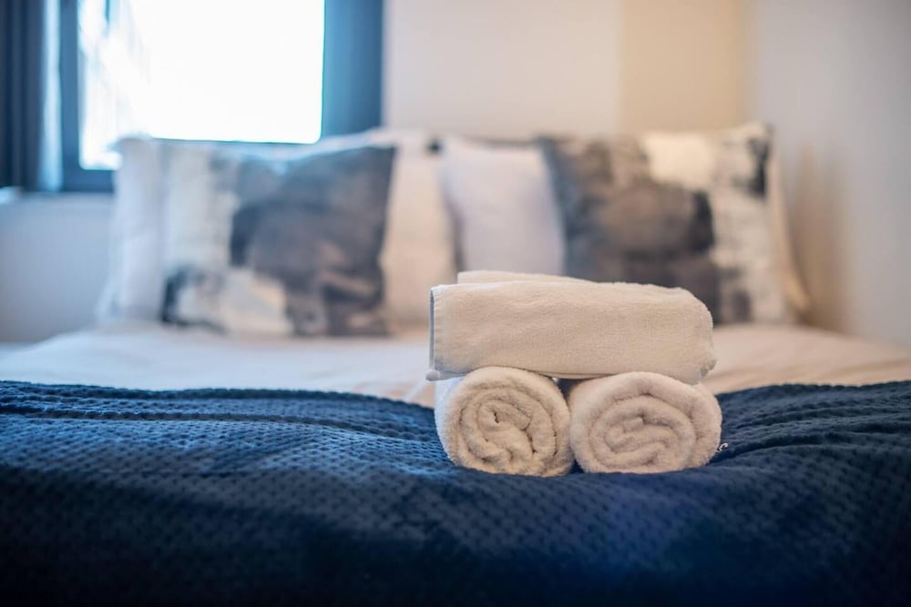 Stunning 2-bed Apartment in Birmingham view 2