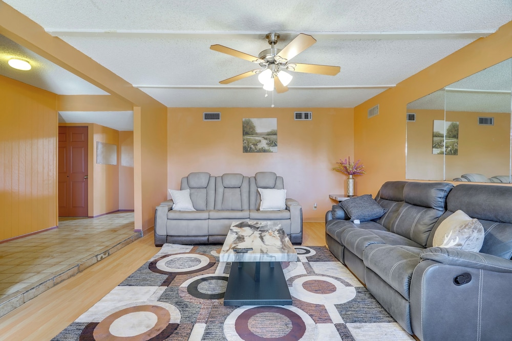 7 Mi to Saguaro Nat'l Park: Tucson Home w/ Yard