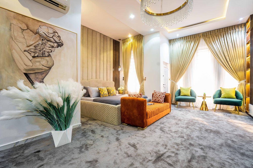 JAYJAY HOMES AND APARTMENT view 3