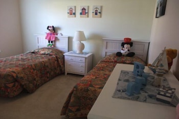 4br, 3ba T/home W/ Screened-in Heated Pool 4 Bedroom Townhouse by Redawning view 4