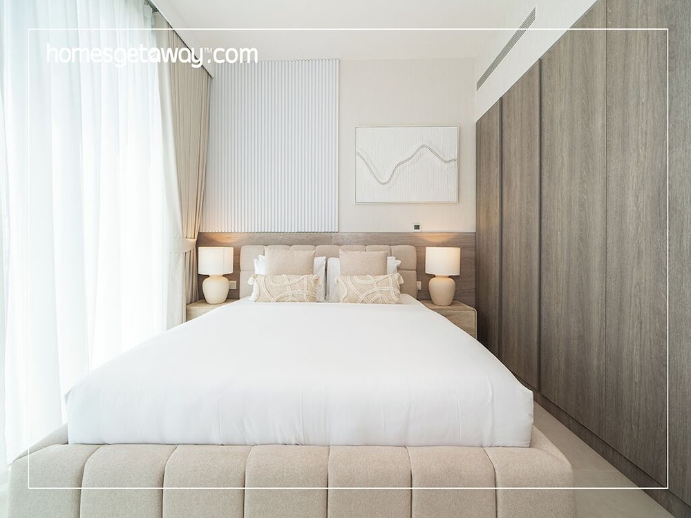 Experience 2BR Luxury Living  LIV Marina